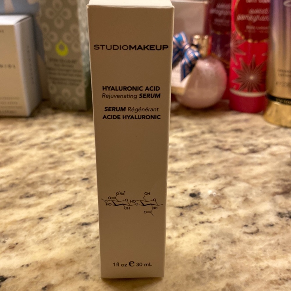 Studio makeup serum